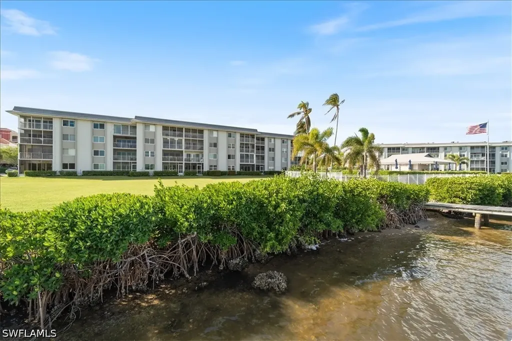 307 Goodlette-frank Road S Naples FL 34102