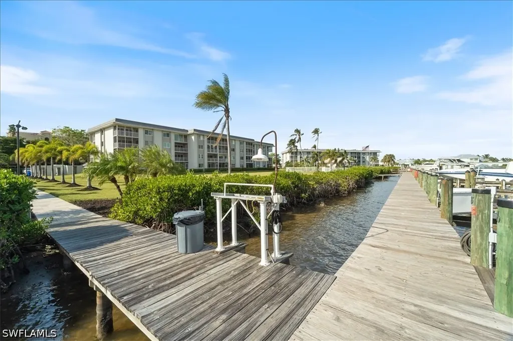 307 Goodlette-frank Road S Naples FL 34102