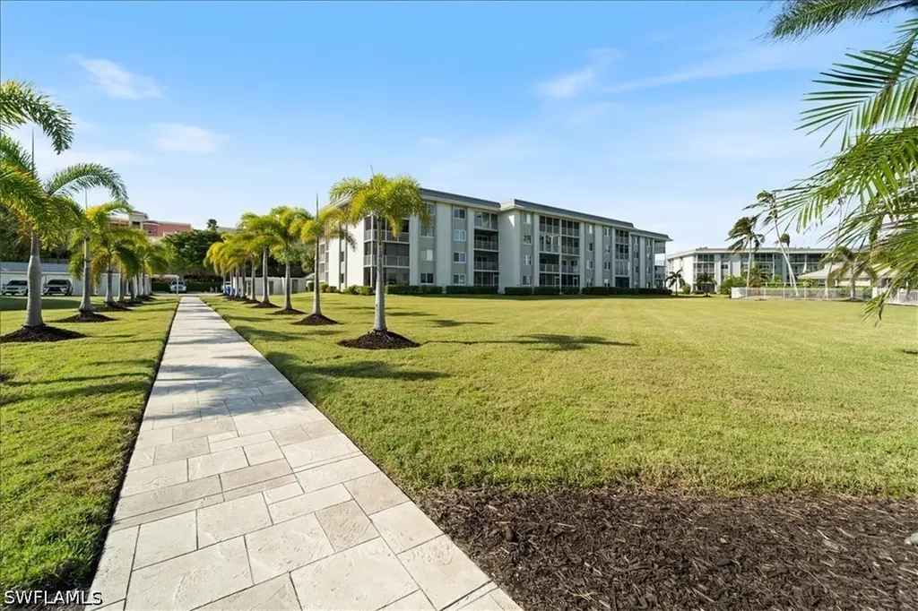 307 Goodlette-frank Road S Naples FL 34102