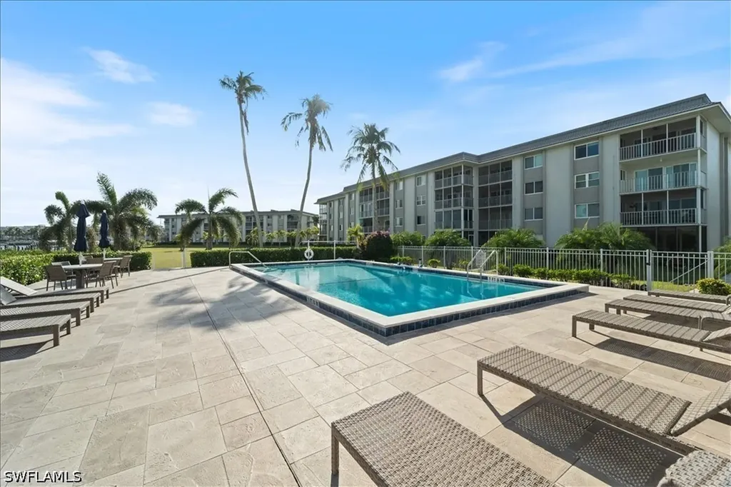 307 Goodlette-frank Road S Naples FL 34102