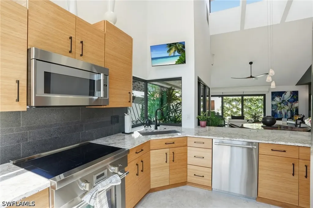 539 Bay Villas Lane Naples FL 34108