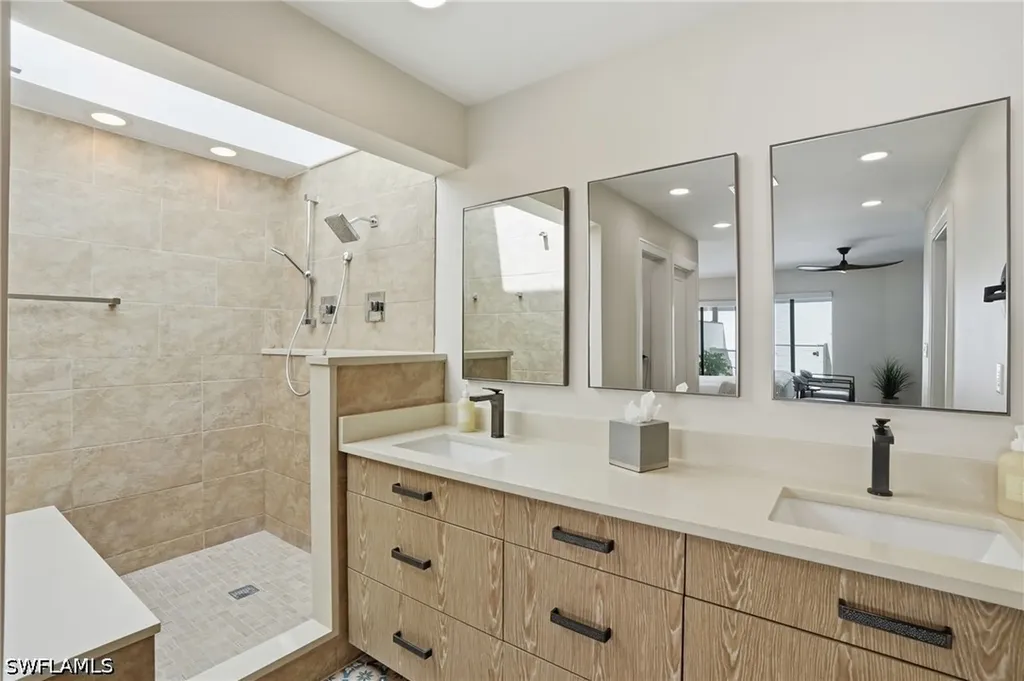 539 Bay Villas Lane Naples FL 34108