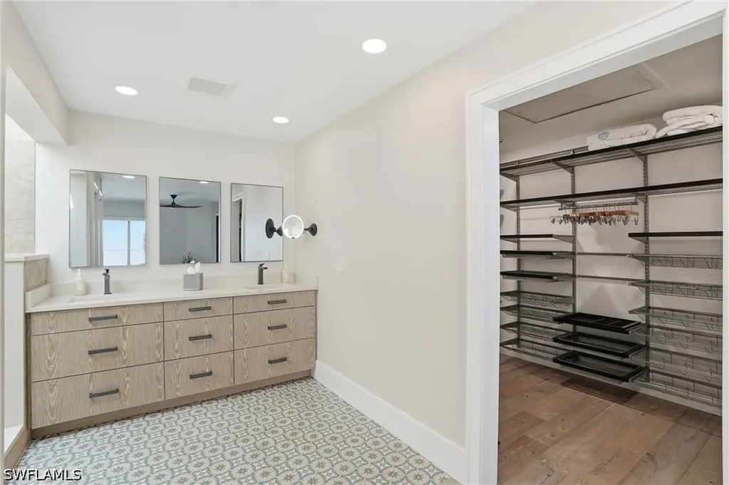 539 Bay Villas Lane Naples FL 34108