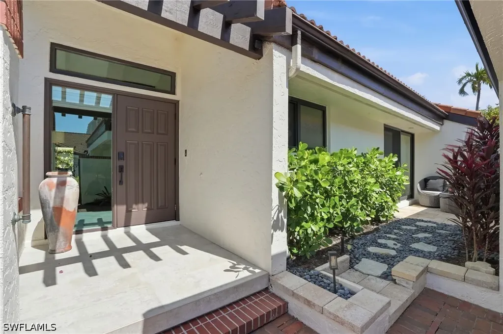539 Bay Villas Lane Naples FL 34108