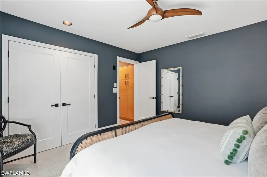539 Bay Villas Lane Naples FL 34108
