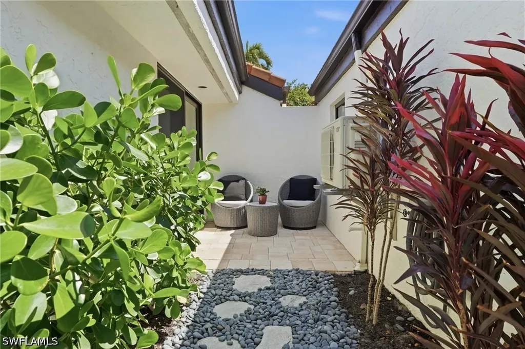 539 Bay Villas Lane Naples FL 34108