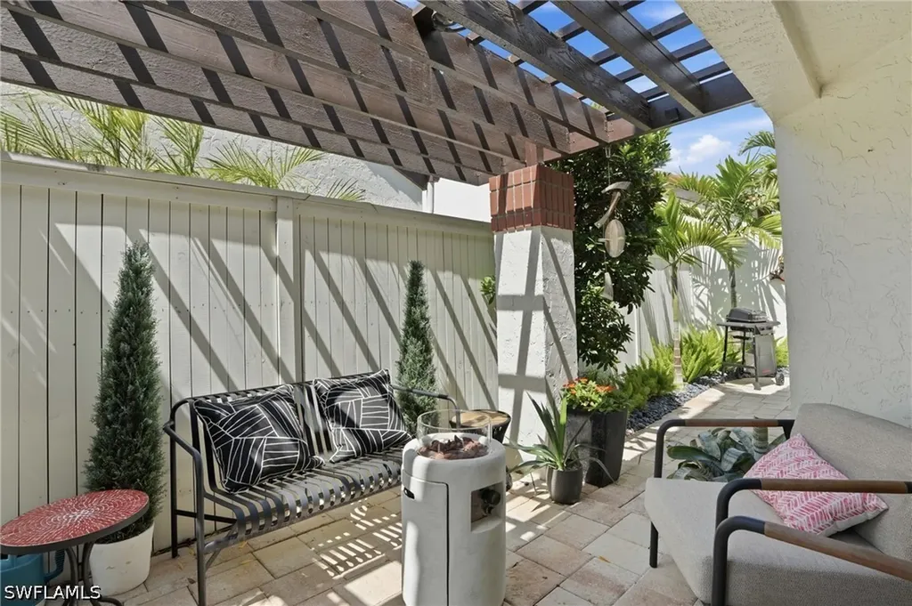 539 Bay Villas Lane Naples FL 34108