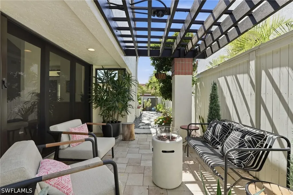 539 Bay Villas Lane Naples FL 34108