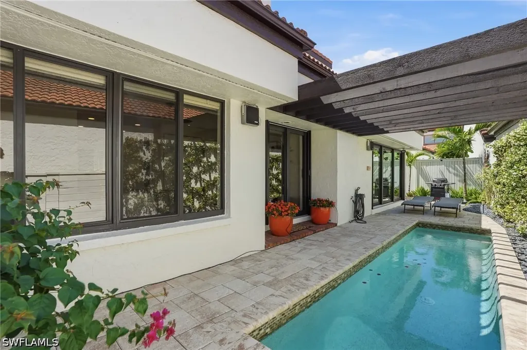 539 Bay Villas Lane Naples FL 34108