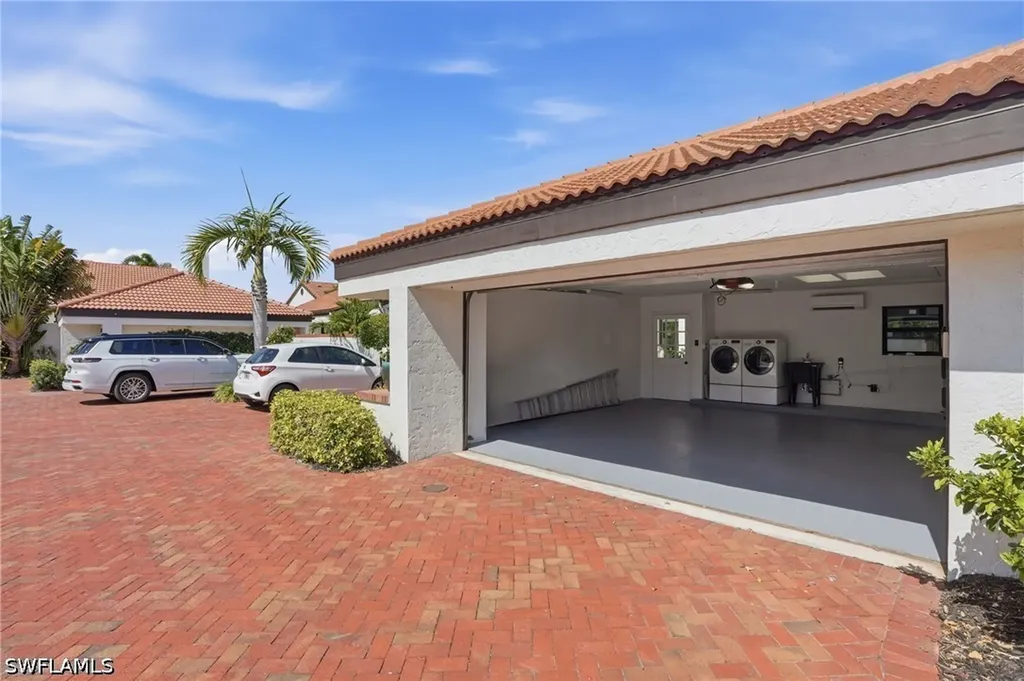 539 Bay Villas Lane Naples FL 34108