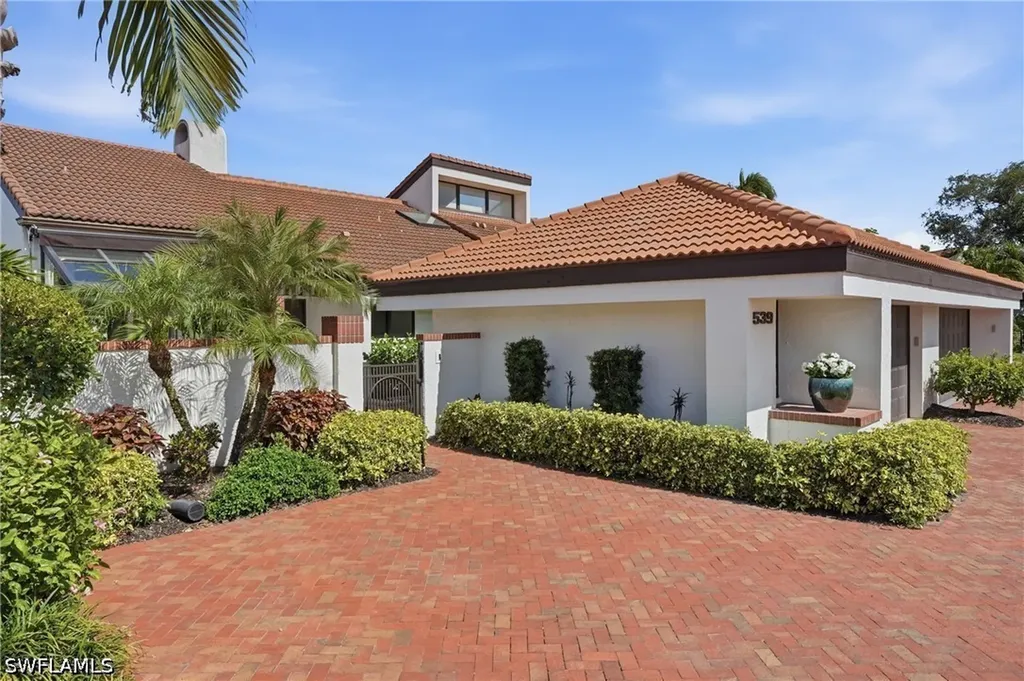 539 Bay Villas Lane Naples FL 34108