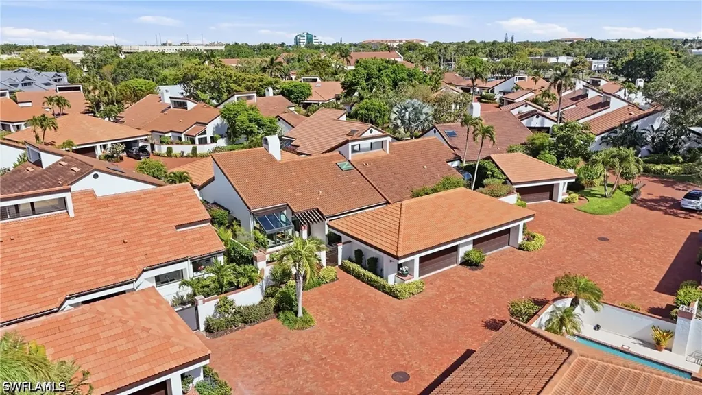 539 Bay Villas Lane Naples FL 34108