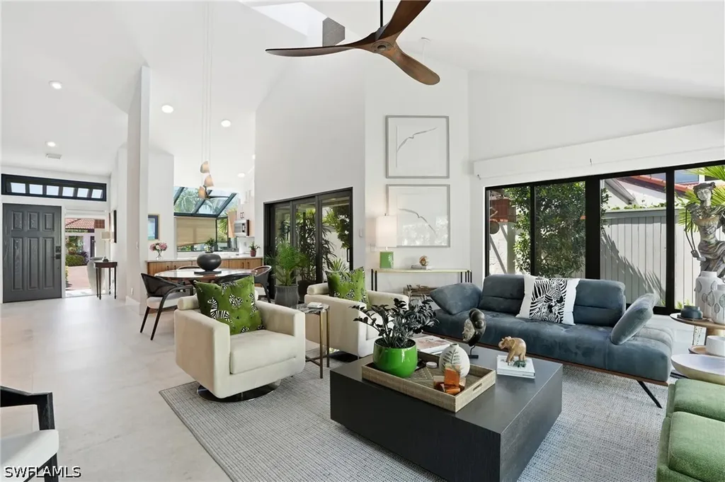 539 Bay Villas Lane Naples FL 34108
