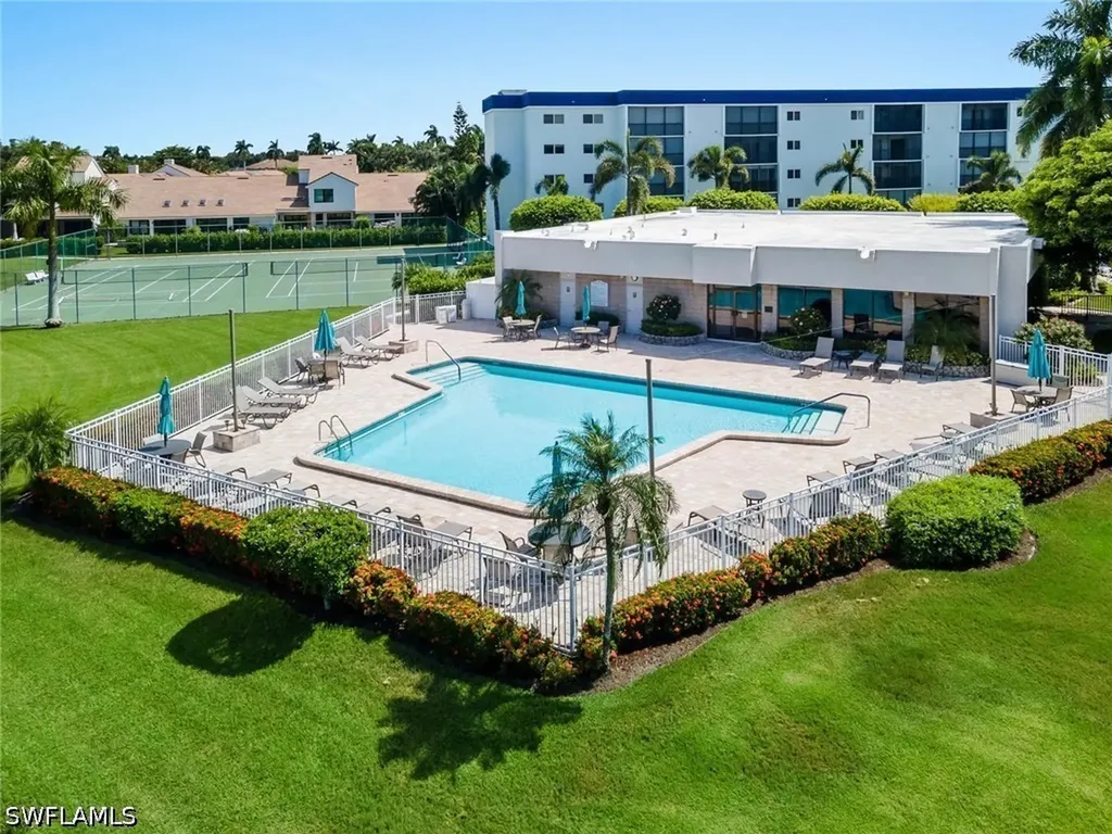 555 Park Shore Drive Naples FL 34103