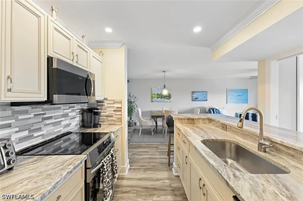 555 Park Shore Drive Naples FL 34103