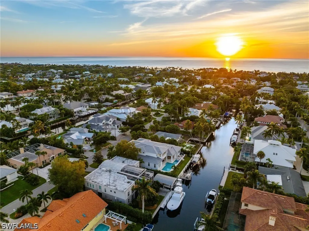 555 17th Avenue S Naples FL 34102