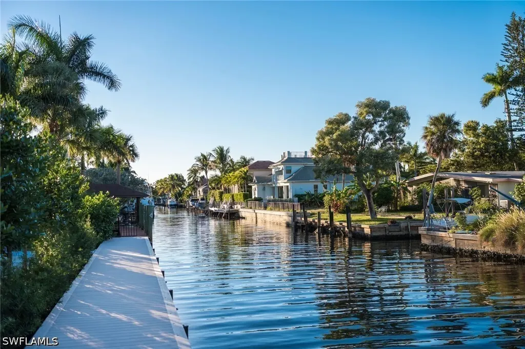 555 17th Avenue S Naples FL 34102