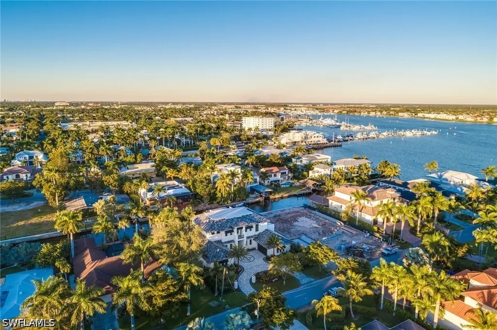 555 17th Avenue S Naples FL 34102