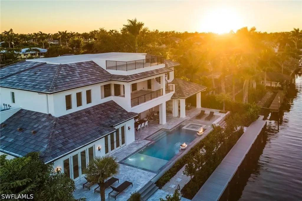 555 17th Avenue S Naples FL 34102