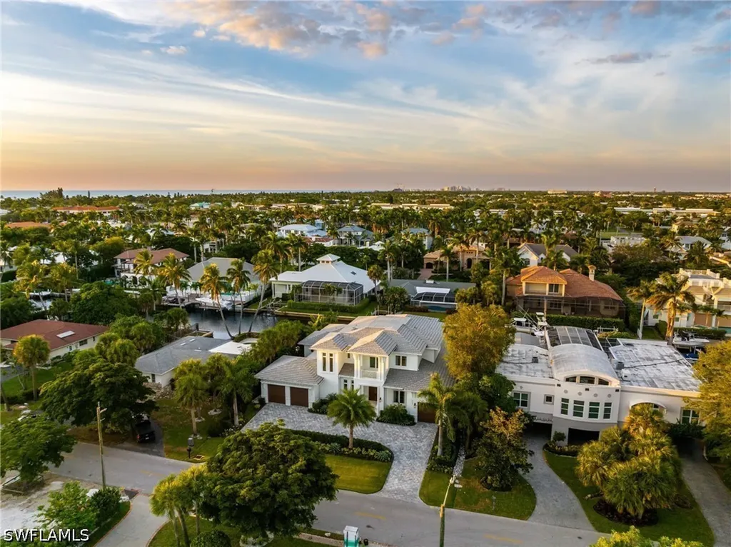 555 17th Avenue S Naples FL 34102