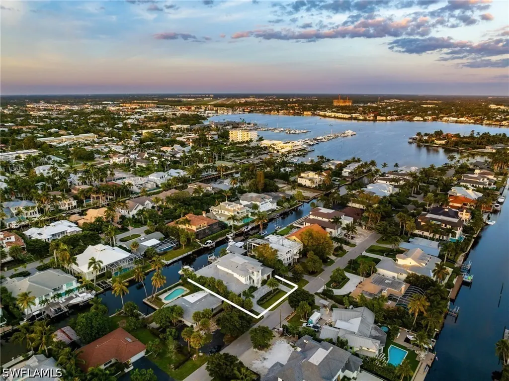 555 17th Avenue S Naples FL 34102