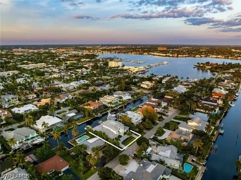 555 17TH Avenue S Naples FL 34102