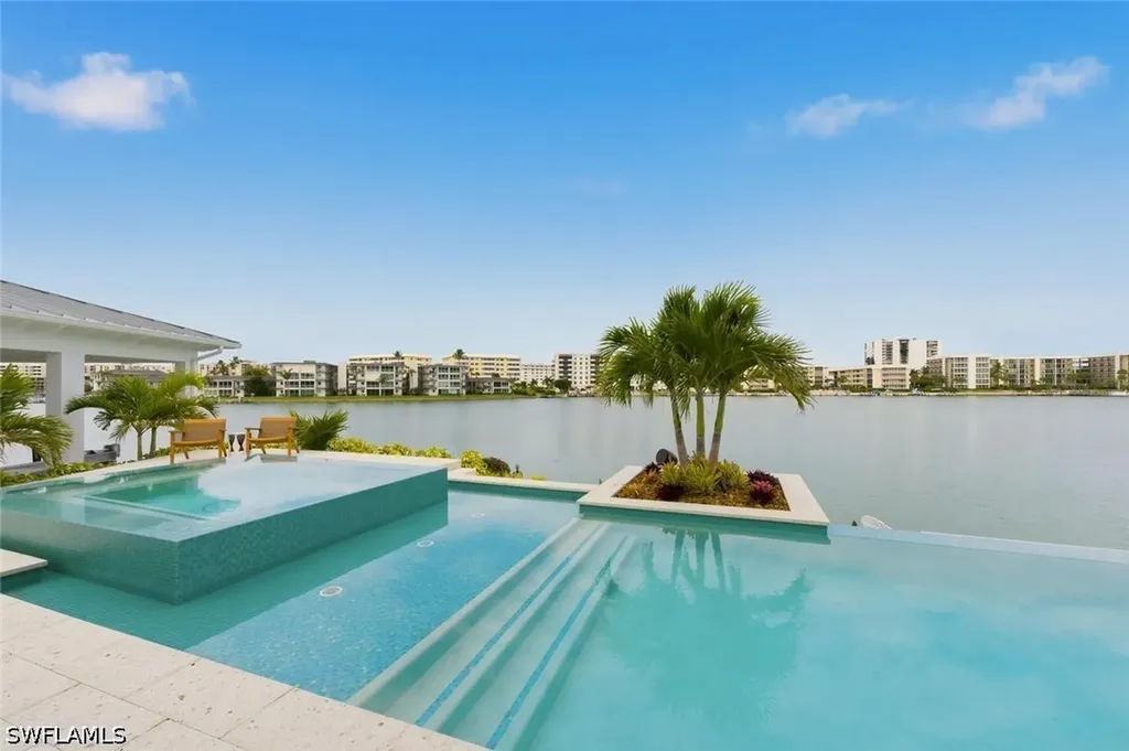 200 Bahia Point Naples FL 34103