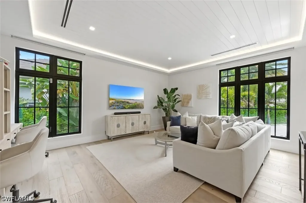 200 Bahia Point Naples FL 34103