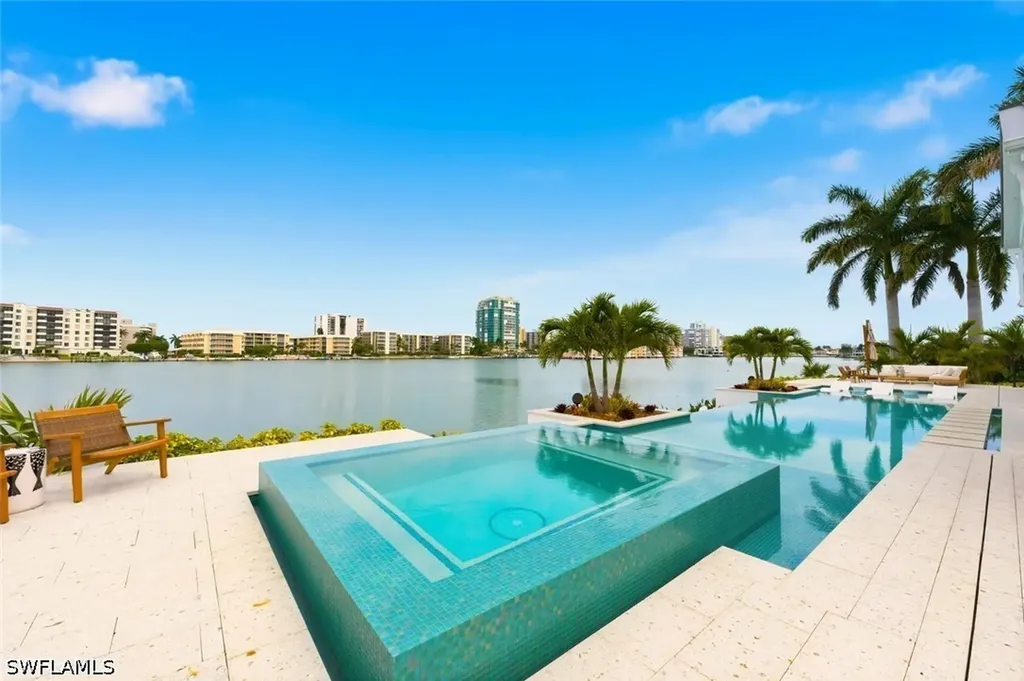 200 Bahia Point Naples FL 34103