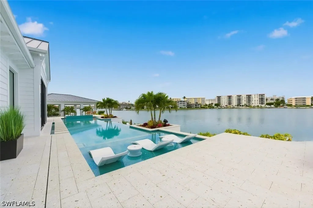 200 Bahia Point Naples FL 34103
