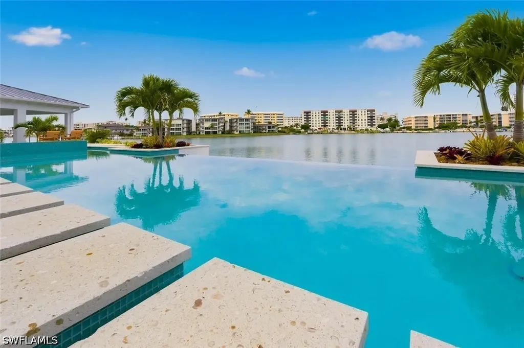 200 Bahia Point Naples FL 34103