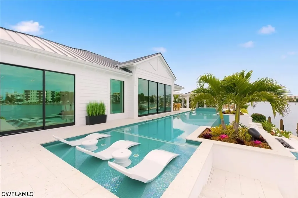 200 Bahia Point Naples FL 34103