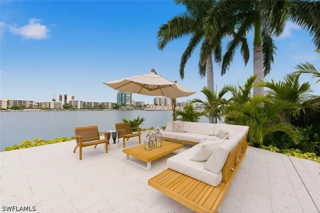 200 Bahia Point Naples FL 34103