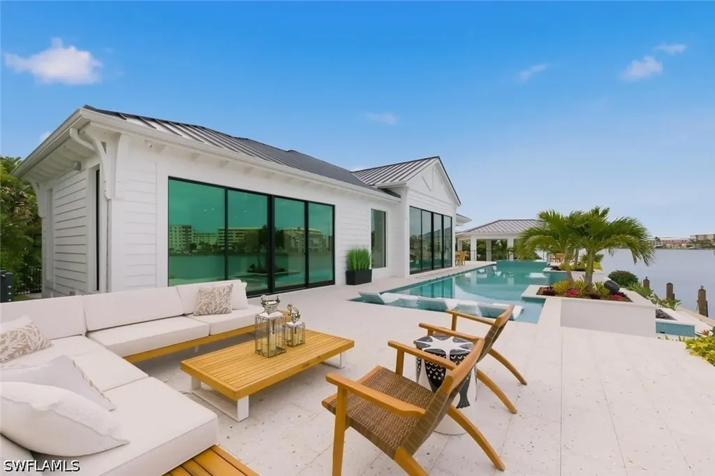 200 Bahia Point Naples FL 34103