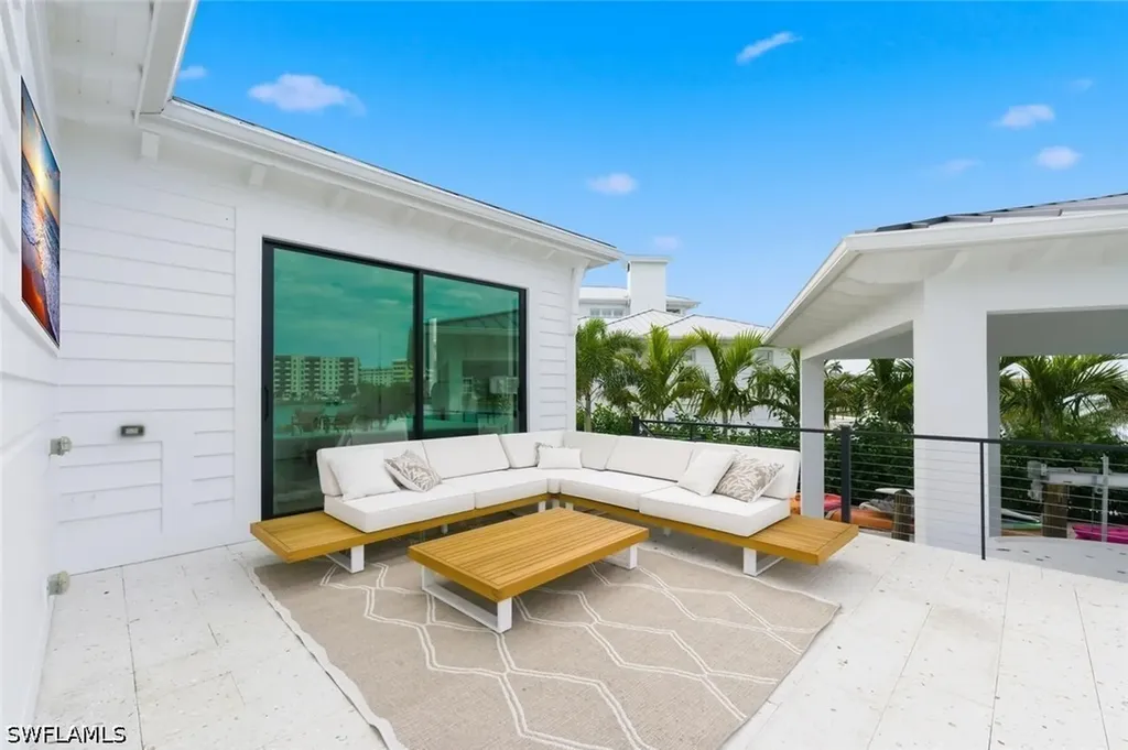 200 Bahia Point Naples FL 34103