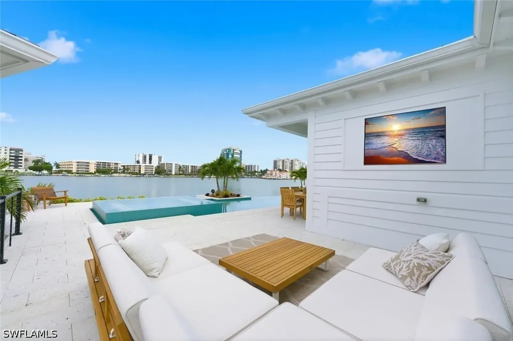 200 Bahia Point Naples FL 34103