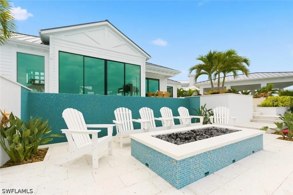 200 Bahia Point Naples FL 34103