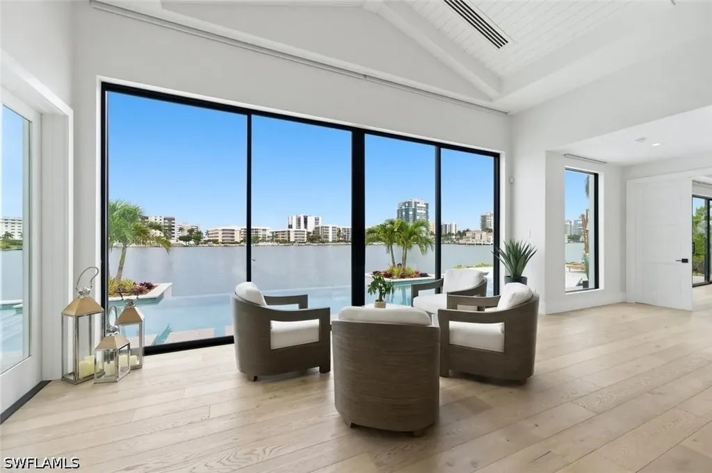 200 Bahia Point Naples FL 34103