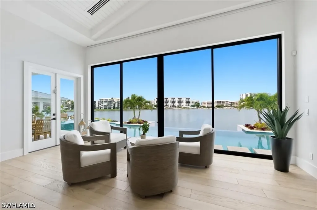 200 Bahia Point Naples FL 34103