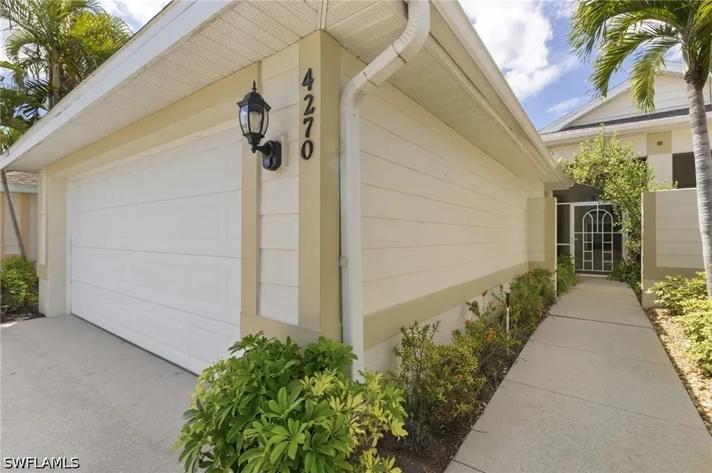 4270 Avian Avenue Fort Myers FL 33916