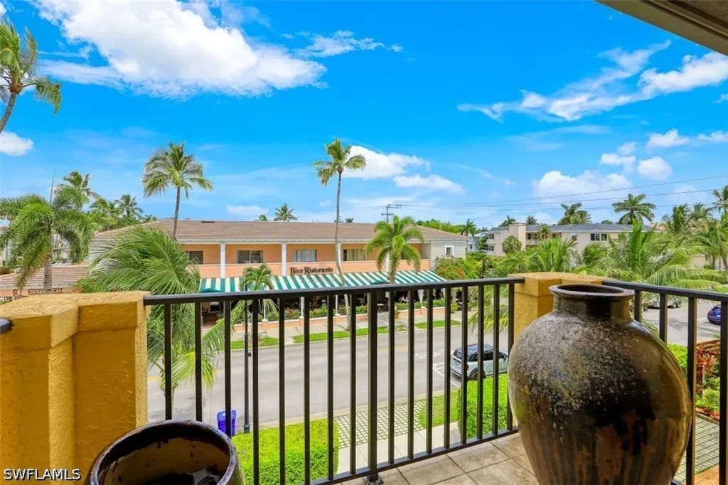 270 5th Avenue S Naples FL 34102