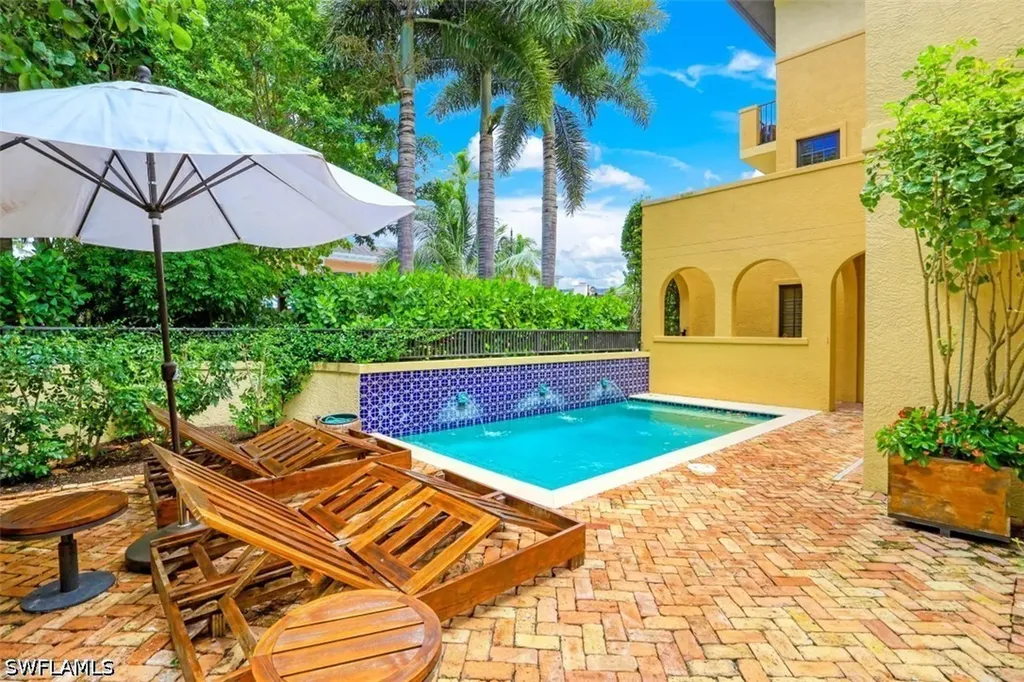 270 5th Avenue S Naples FL 34102