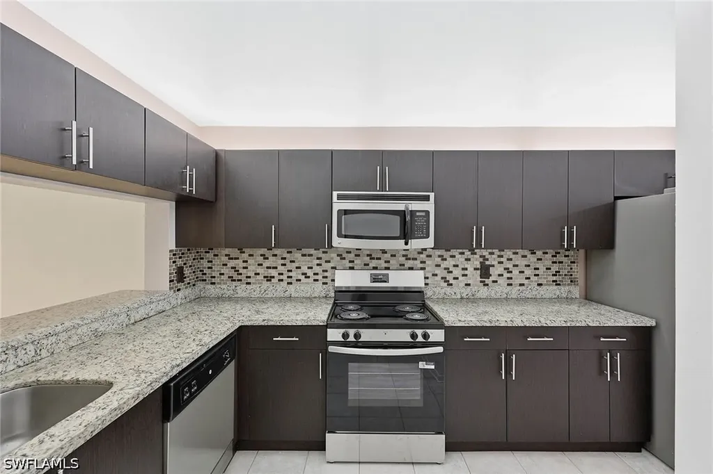 1231 Commonwealth Circle Naples FL 34116