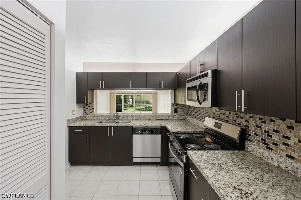 1231 Commonwealth Circle Naples FL 34116