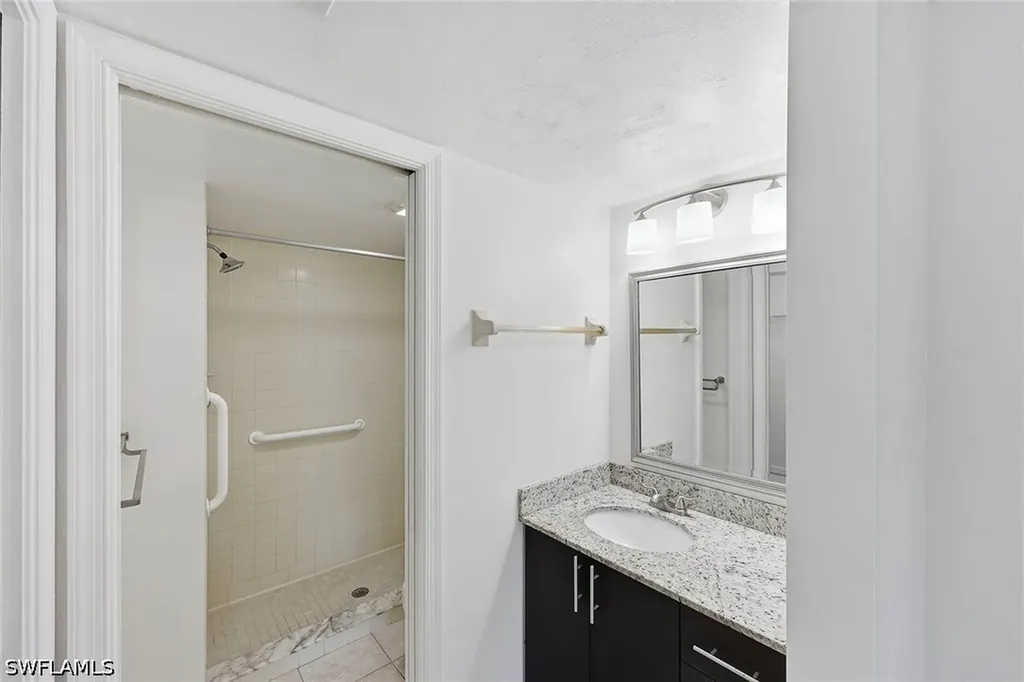 1231 Commonwealth Circle Naples FL 34116