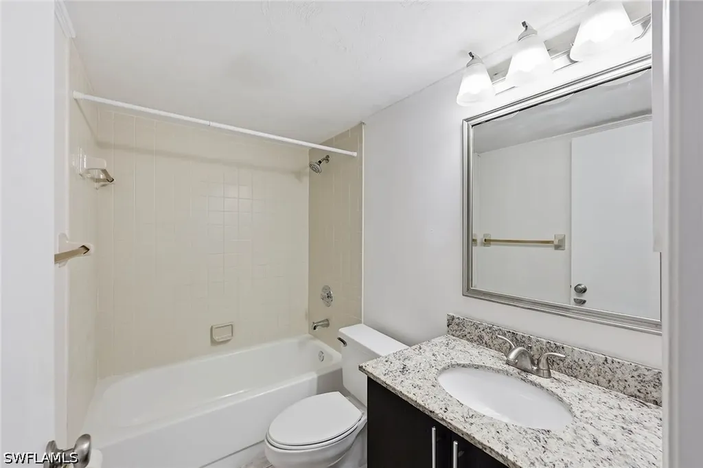 1231 Commonwealth Circle Naples FL 34116