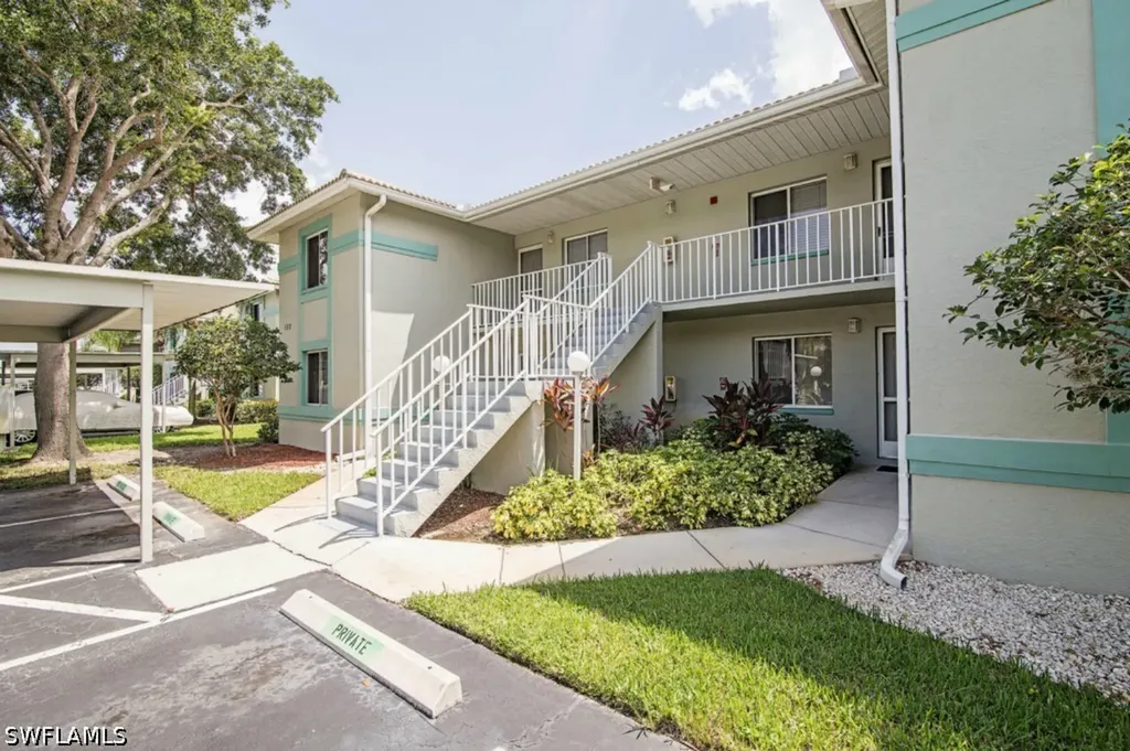180 Furse Lakes Circle Naples FL 34104
