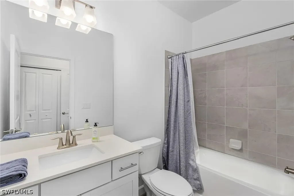 20210 Kingmont Drive Estero FL 33913