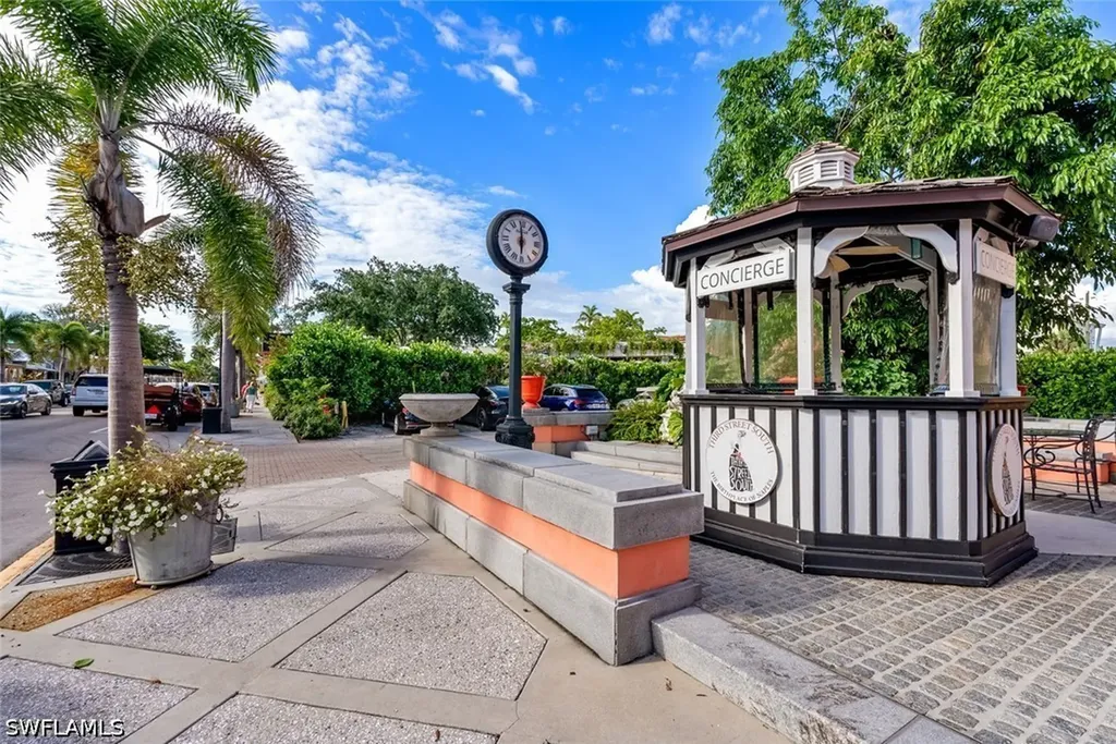 618 Broad Avenue S Naples FL 34102