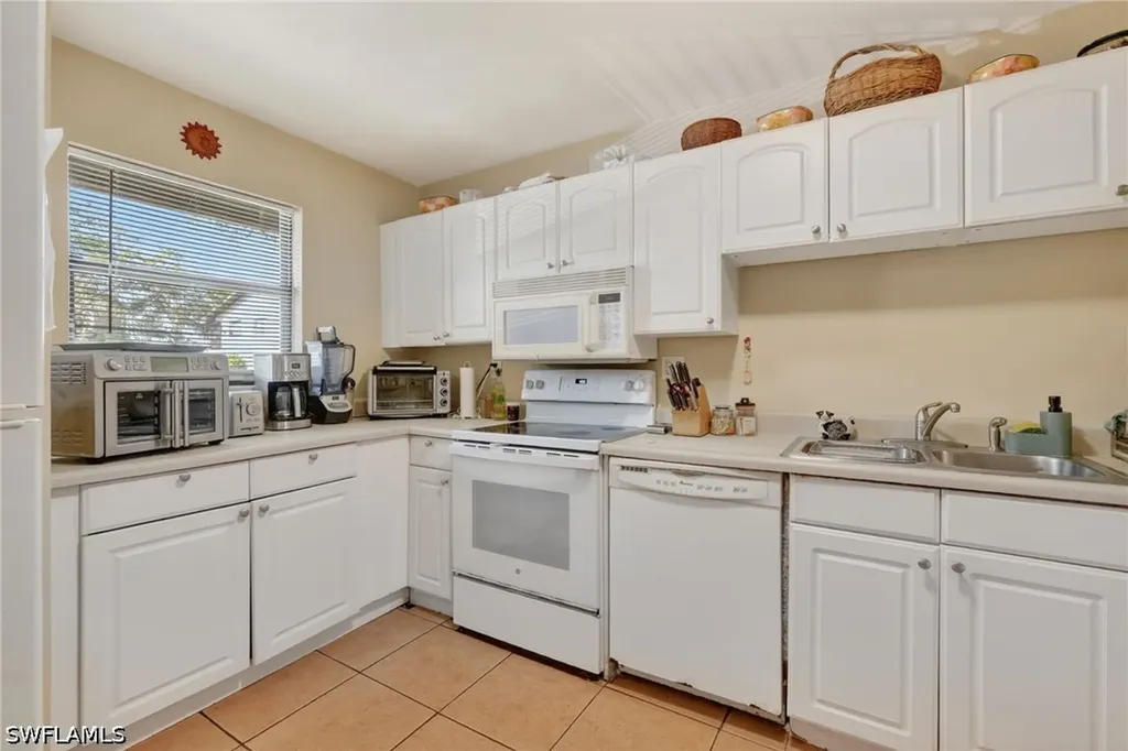5232 Treetops Drive Naples FL 34113